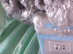 Détail accéssoire valise pour séance d'art thérapie.